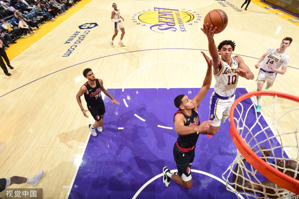 其背后令人 其背后令人